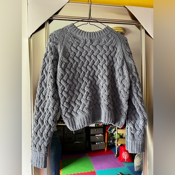 Kendall and Kylie crop sweater - Picture 2 of 3